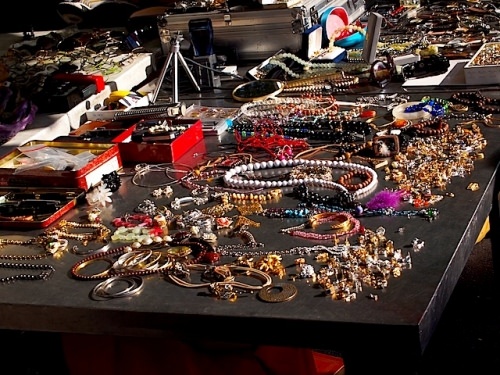 アクセサリーや眼鏡も