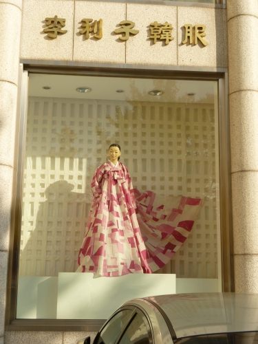 2012年10月31日 チョガッポで作られたチマチョゴリが素敵