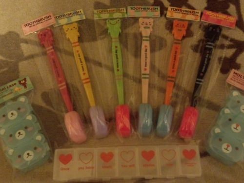 可愛い歯ブラシにピルケース。この歯ブラシ、安い割りに磨き心地が良いです！