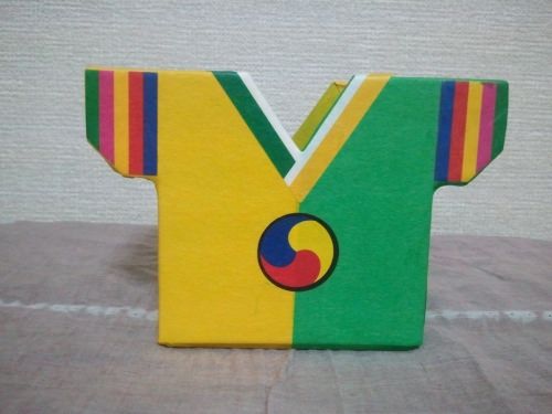 襟元が剥がれてきたので最近糊付けしました