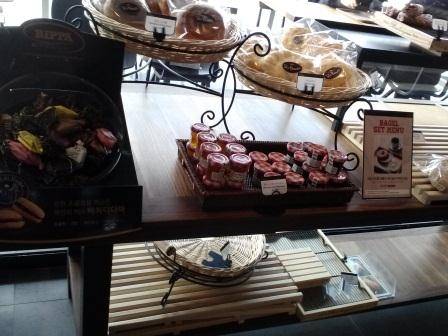 ベーグル、ジャム類も美味しそうでした