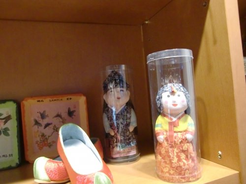 こんな韓服のお人形も