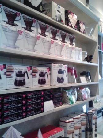 日本製らしきフィルターやポットも販売品?