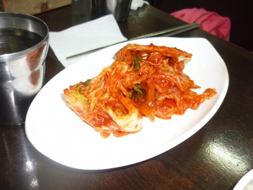 キムチだけでグイグイ飲んでいるアジョッシ達もいました。これも美味しかった!