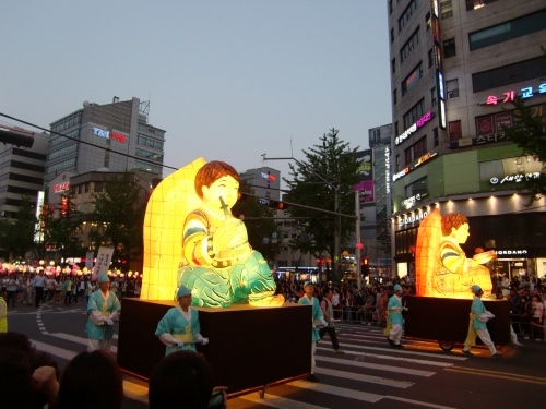 パレードは始まったばかり