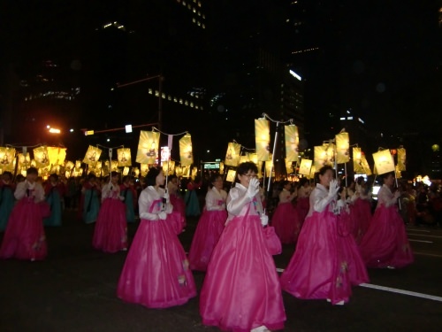 ピンクのチマが可愛い