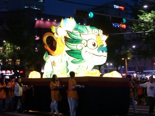 なんだか愛嬌のある獅子