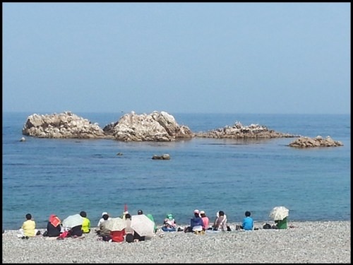 奥に見えるのが大王陵の岩場。