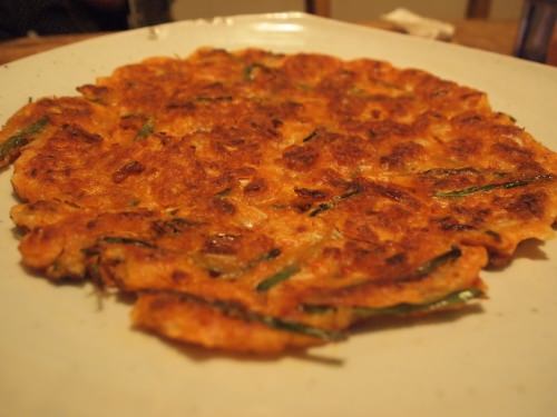 「豚肉と熟成キムチのチヂミ」はオーソドックスなお味で食べやすいです★