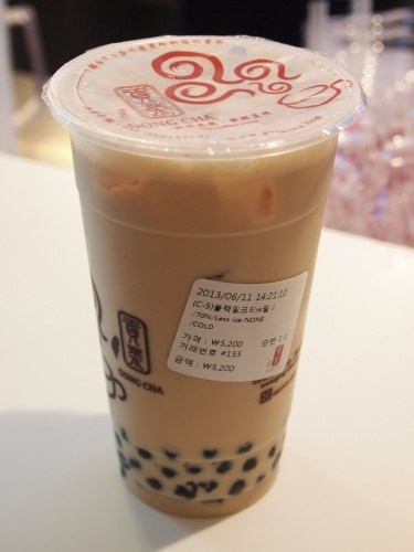 ブラックパールミルクティーのジャンボサイズ(700ml/52,000ウォン)♪日本に帰ってきてからも毎日飲みたくなります!