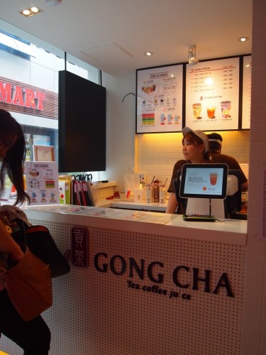 店員さんは若い女性が多く、皆さん笑顔でテキパキしています♪1人しか日本語を話せる方に会いませんでしたが、ジェスチャーと簡単な英語で十分です!