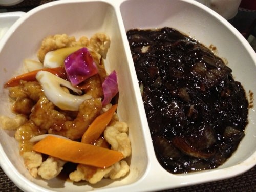 私は酢豚とチャジャン麺　8,000w