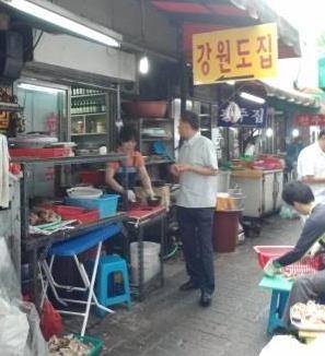 店の前では何やら作業が行なわれていること多し