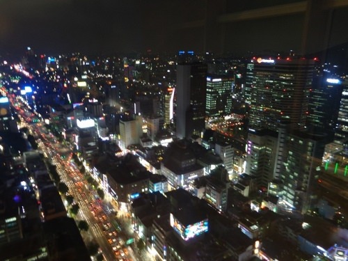 女子トイレから