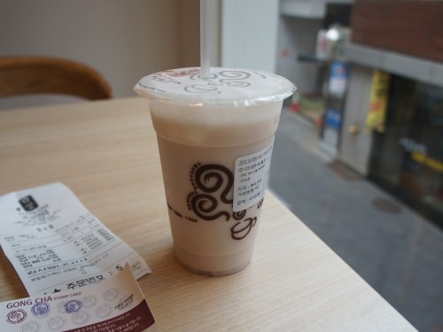 生タロイモミルクティー(2階の席から)