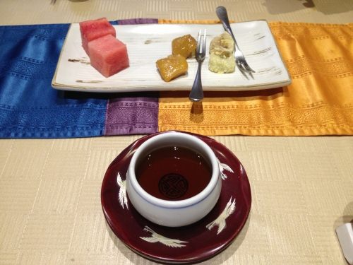 西瓜・薬菓・お餅とメシル茶