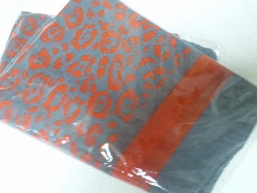 このスカーフを半額で購入^^