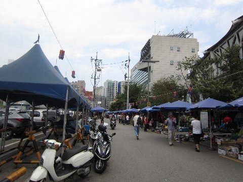 会場の外でも売ってます