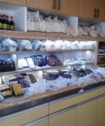 餅やソルギ、胡麻油の売場に