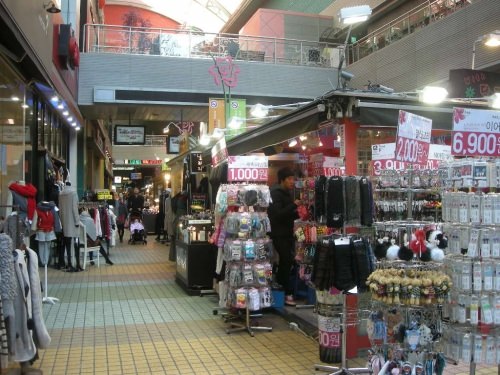 １階の吹き抜け部分は露天のようになっています。