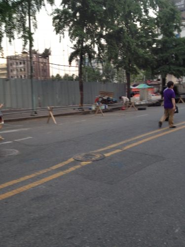 がらーんと、、